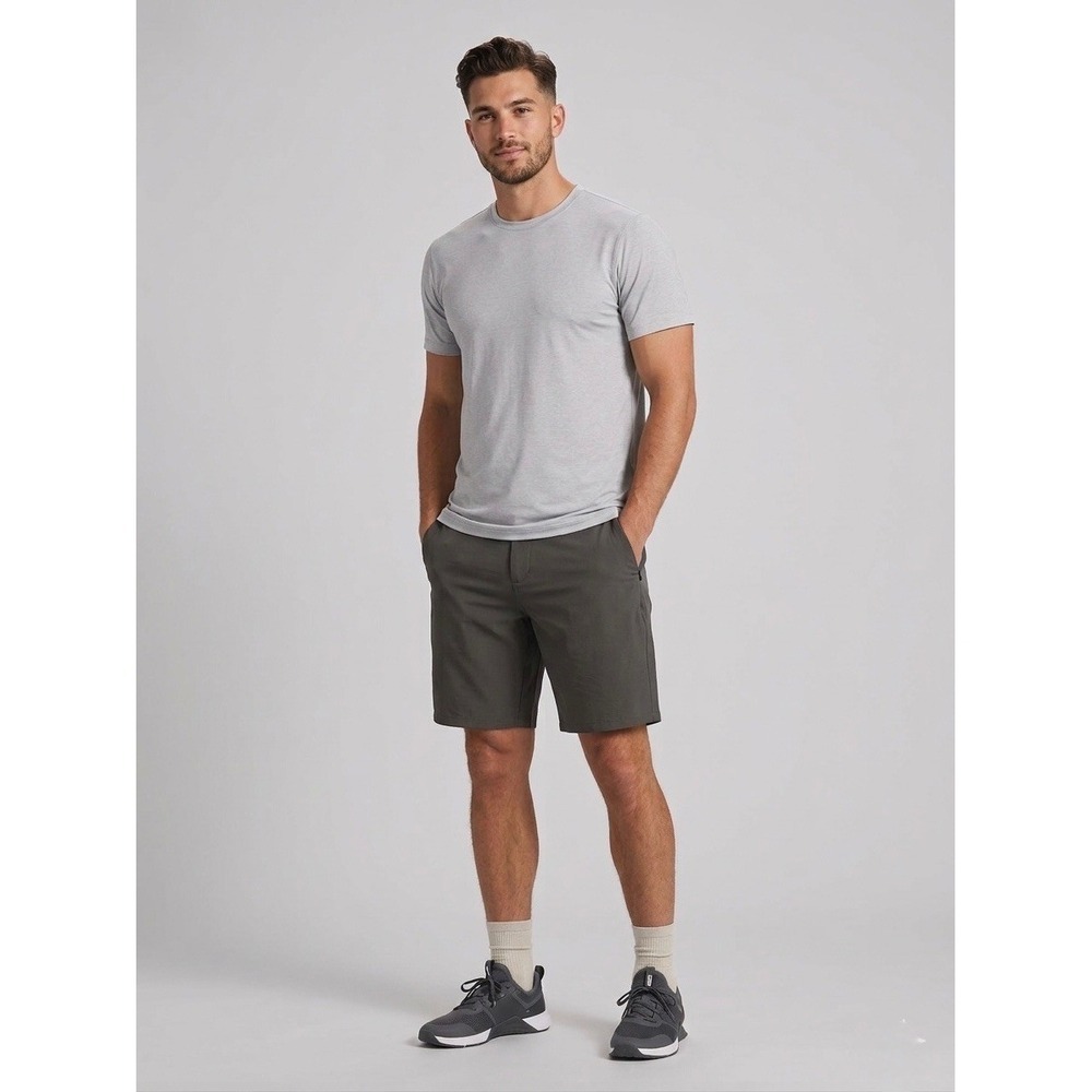 Vuori Aim Charcoal Grey Mens Performance Stretch Chino Shorts Size 36 - Picture 1 of 8